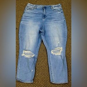 American Eagle curvy Mom Jeans. Size 16 Short. Never worn. Petite.